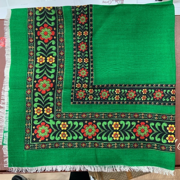 Oscar de la Renta Floral Patterned Wool Scarf - Picture 4 of 4